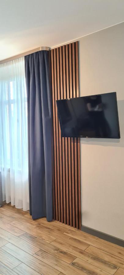 Apartsuites I Sorau Жары Экстерьер фото A wall-mounted television