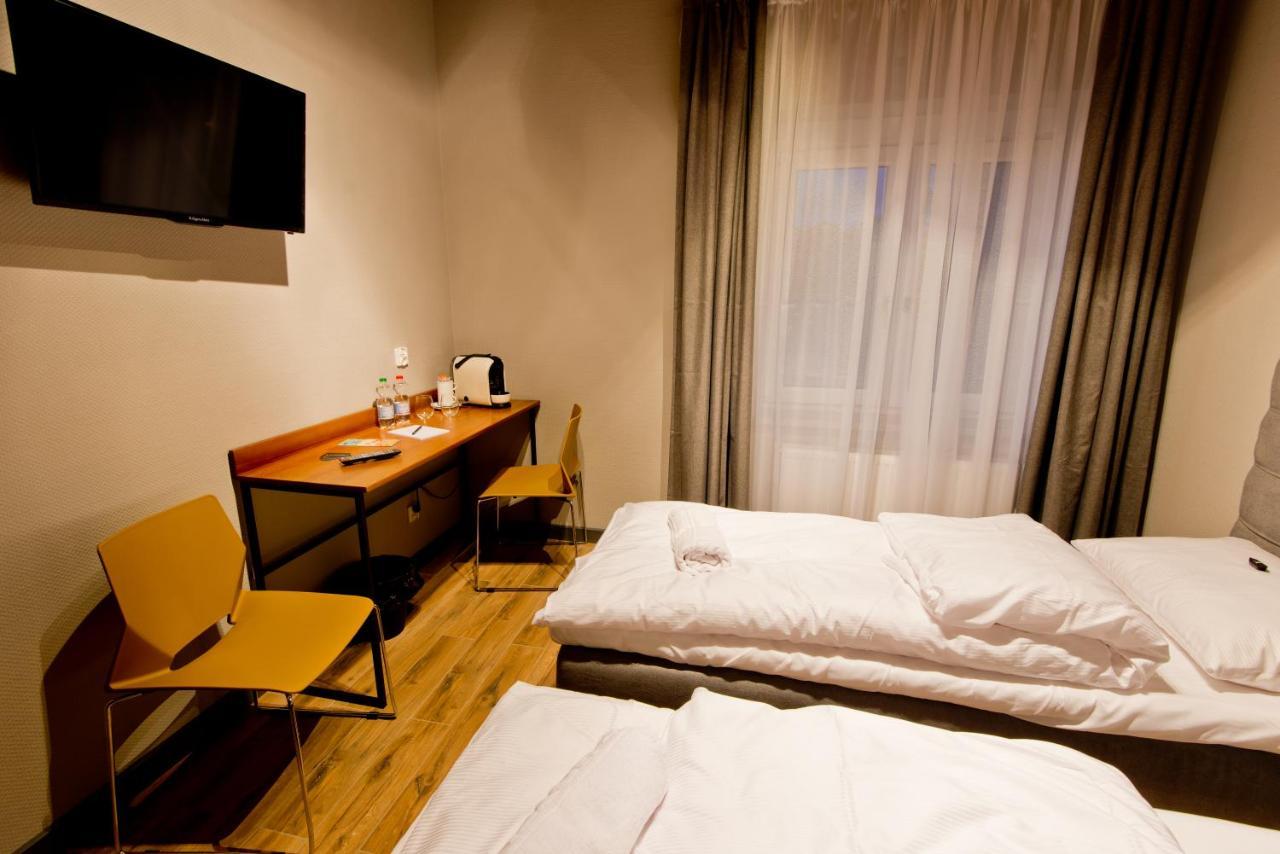 Apartsuites I Sorau Жары Экстерьер фото A room at the hotel