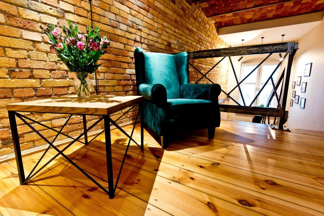 Apartsuites I Sorau Жары Экстерьер фото Interior of the museum