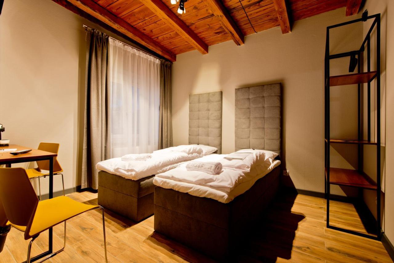 Apartsuites I Sorau Жары Экстерьер фото A room at the hotel