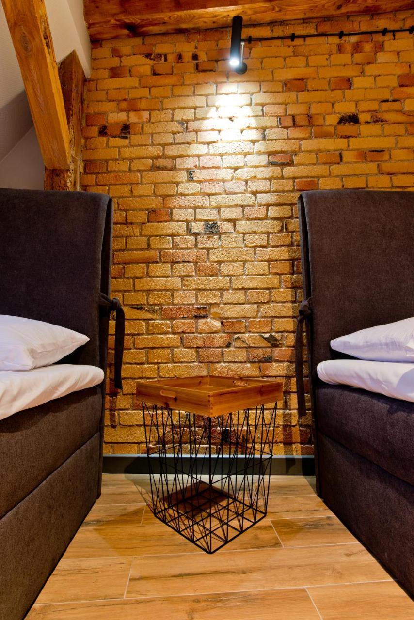 Apartsuites I Sorau Жары Экстерьер фото The "golden wall"