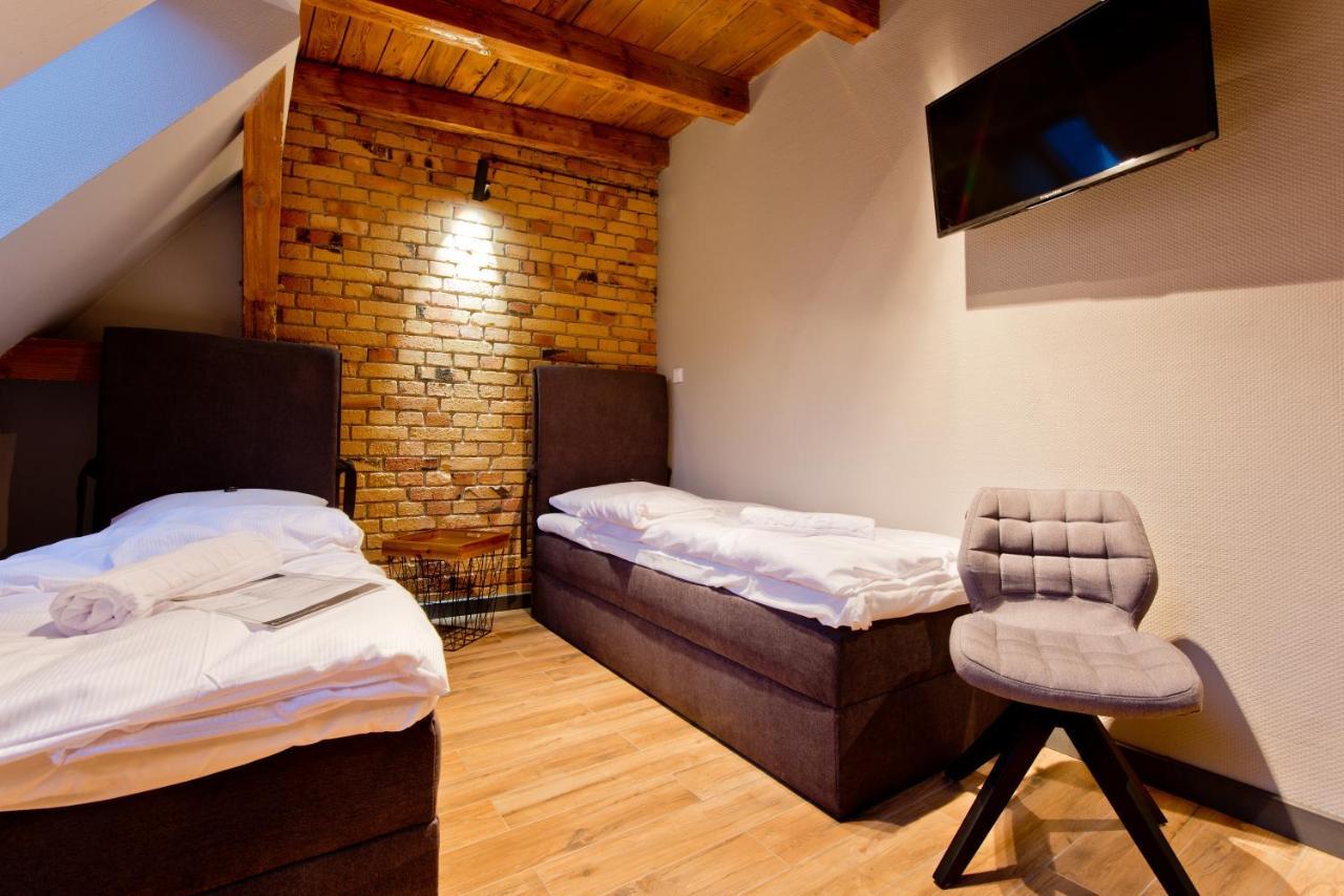 Apartsuites I Sorau Жары Экстерьер фото A room at the hotel