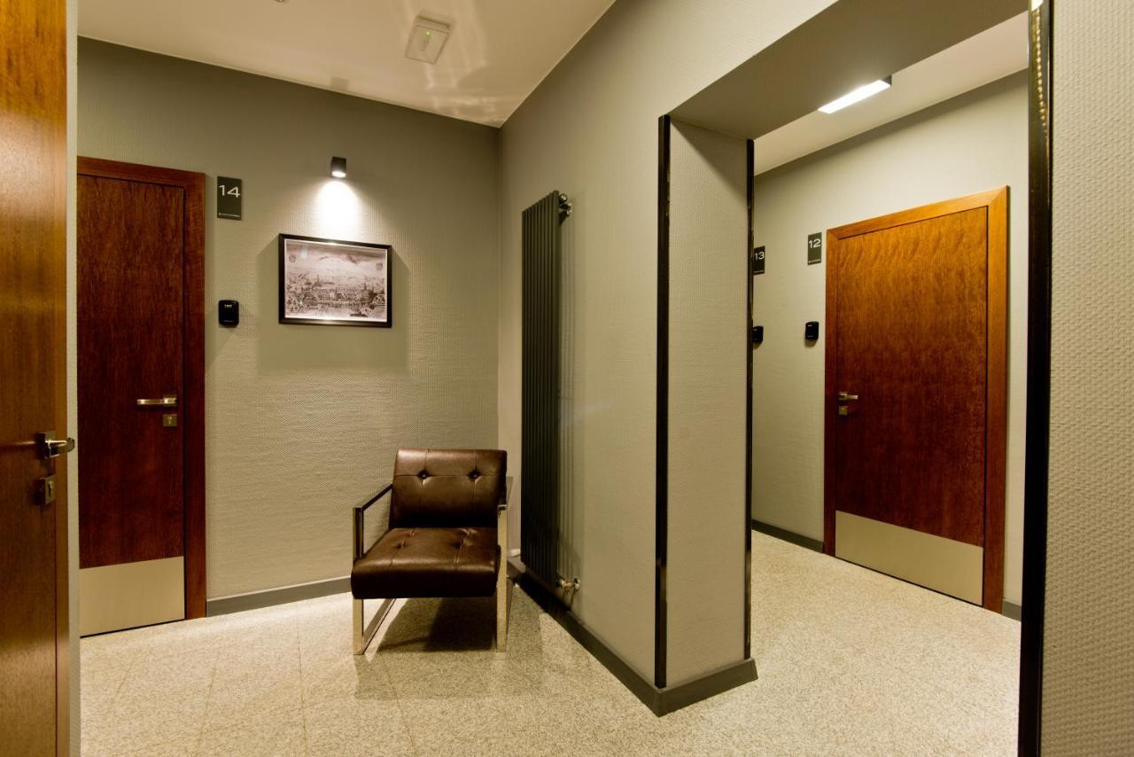 Apartsuites I Sorau Жары Экстерьер фото A typical corridor