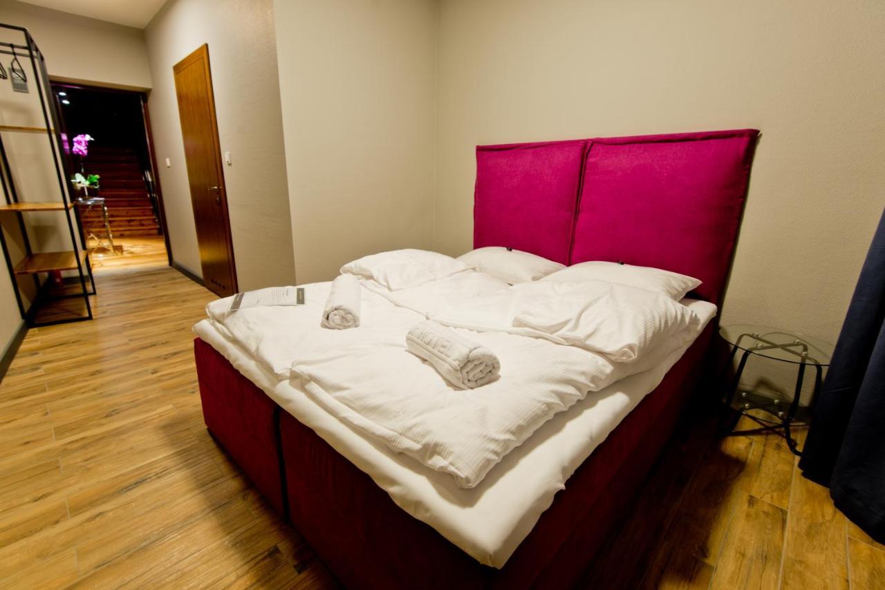 Apartsuites I Sorau Жары Экстерьер фото A room at the hotel